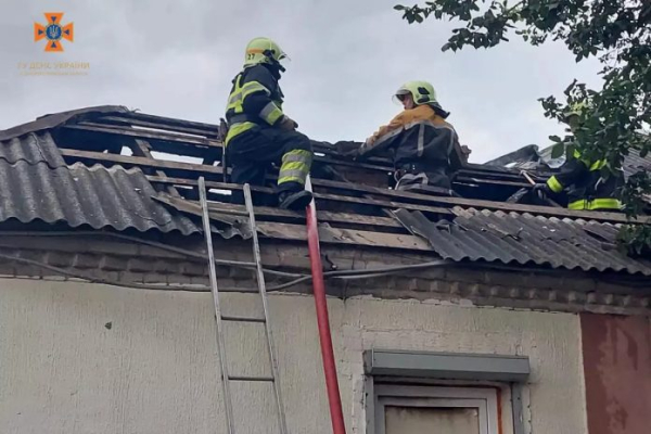 В Павлограді в будинку по вул. Озерній вогнем пошкоджено дах, перекриття та речі домашнього вжитку