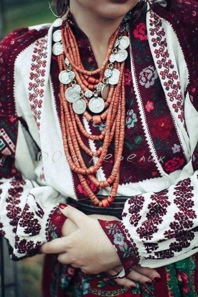 Вышиванки как от-кутюр: сколько стоит украинский традиционный костюм - Общество