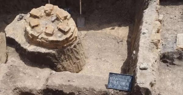 Археологи в Остроге раскопали литейную XVII века и подземное сооружение - Общество