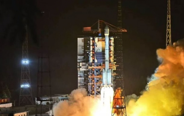 Китай запустил спутник для связи со своей космической станцией