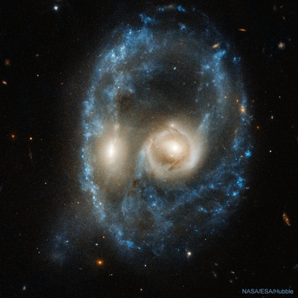 Телескоп запечатлел пару слившихся галактик
