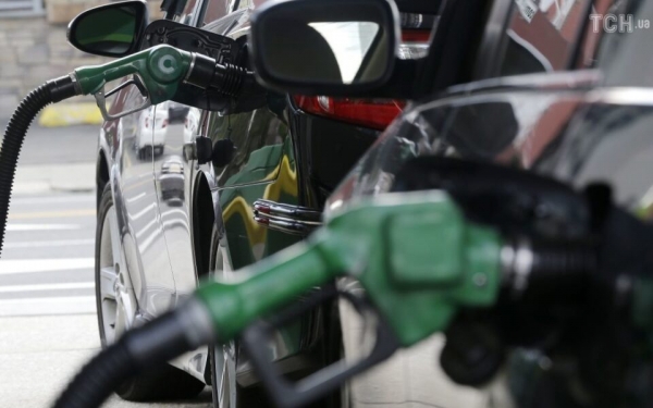 На АЗС Украины изменили цены на бензин и дизельное топливо