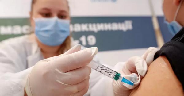 Третья доза вакцины от «короны»: кому и почему ее могут ввести в Украине - Коронавирус