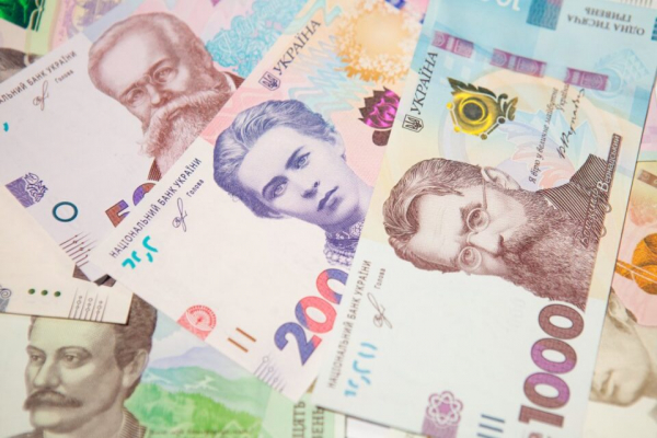 Глубокое падение: аналитики озвучили прогноз курса валют на 2022 год