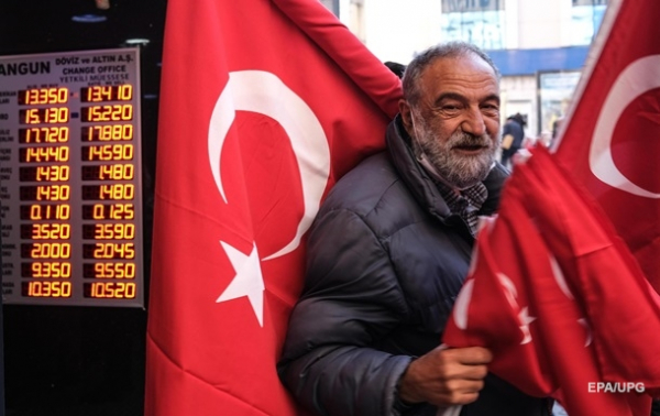 Турцию охватил кризис. Зачем Эрдоган валит лируСюжет