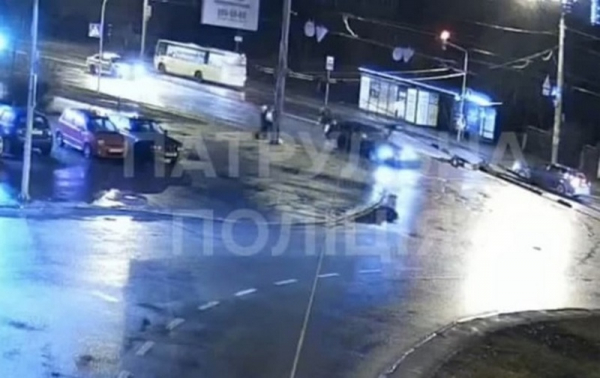 В Киеве пьяный водитель сбил ребенка и скрылся: момент попал на видео