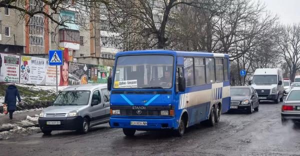 Во дворе в Луцке нашли единственный в своем роде автобус - Общество