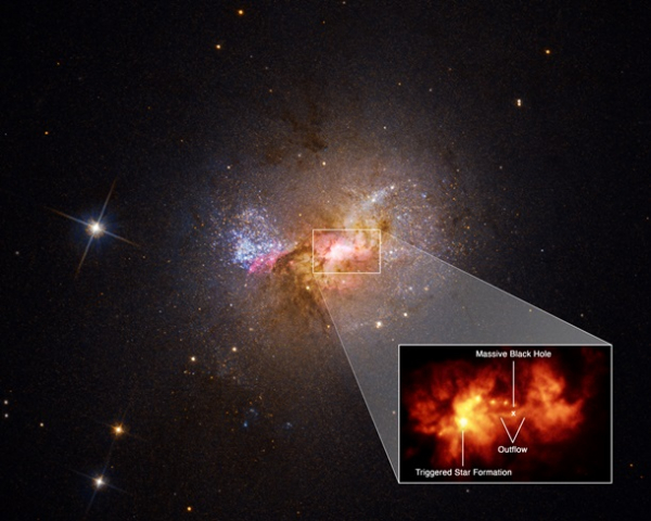 Hubble запечатлел черную дыру, которая создает, а не поглощает звезды