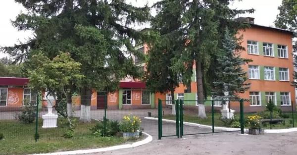 На Волыни суд отказал невакцинированной учительнице в возвращении на работу - Коронавирус