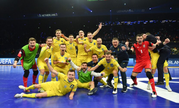 Після скарги росіян: в УЄФА відкрили справу проти України за пісню “Путін — ху*ло”