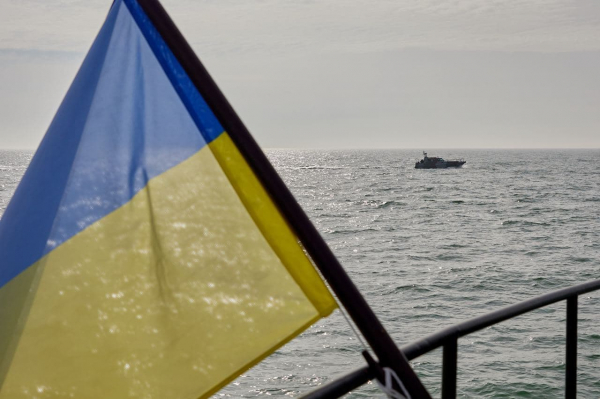 Зеленський на Азовському морі оглянув кораблі, серед них – катер виробництва “Кузні на Рибальському” (фото)
