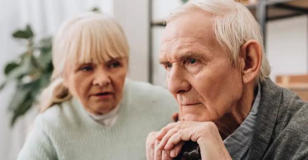 Как помочь пожилым родителям справиться с паникой: семь советов психолога - Общество