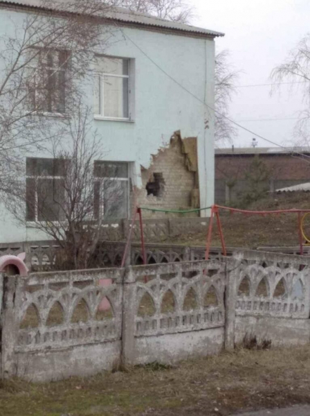В Станице Луганской боевики обстреляли детский сад: есть пострадавшие
