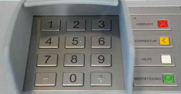 В ОРДЛО ввели лимит выдачи наличных в банкоматах - Общество