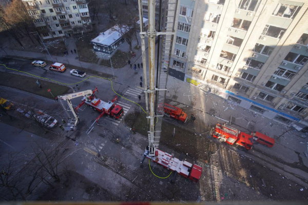 У Києві уламки снаряду пошкодили два житлові будинки, є постраждалі. ФОТО | Криминальные новости