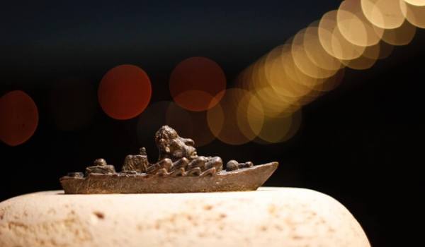   Известный скульптор создал минискульптуру о "российском военном корабле" - Общество
