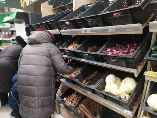 Репортаж из киевских магазинов: Была в аптеке - жаль, антиозверина не подвезли   - Общество