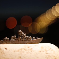   Известный скульптор создал минискульптуру о "российском военном корабле" - Общество