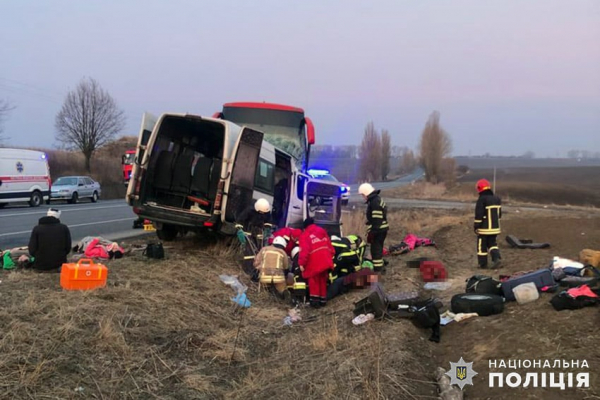 На Хмельнитчине разбился автобус с переселенцами из Днепра: есть жертвы