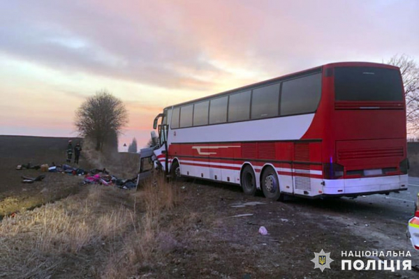 На Хмельнитчине разбился автобус с переселенцами из Днепра: есть жертвы