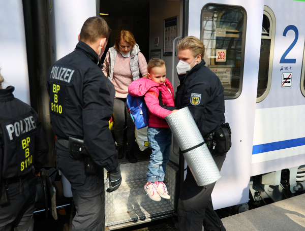 Украинцы в Германии: страна оказалась не готова к приему такого количества беженцев - Общество