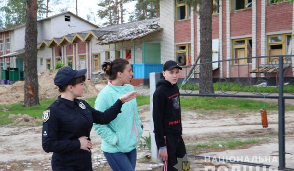 Полицейские Черниговщины вернули домой подростка, которого российские военные вывезли в Беларусь - Общество