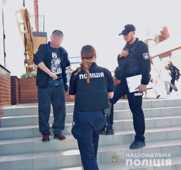 В Івано-Франківську поліцейські за лічені хвилини затримали викрадача смартфону | Криминальные новости