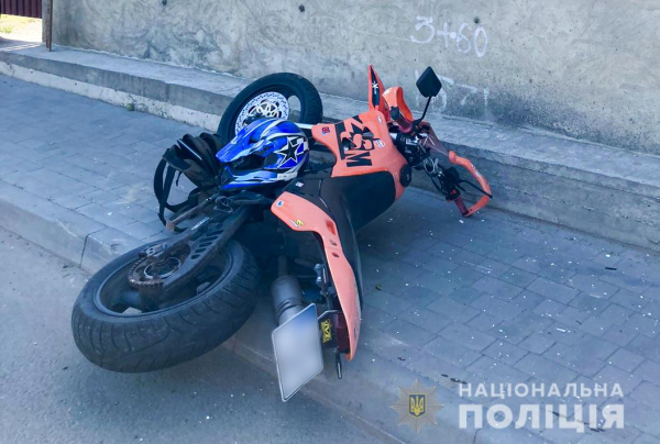 У Чернівцях мотоцикліст на вписався у поворот і загинув на місці ДТП. ФОТО | Криминальные новости