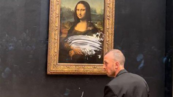 
В Лувре мужчина измазал тортом "Мону Лизу" Леонардо да Винчи: видео - Новости Мелитополя
