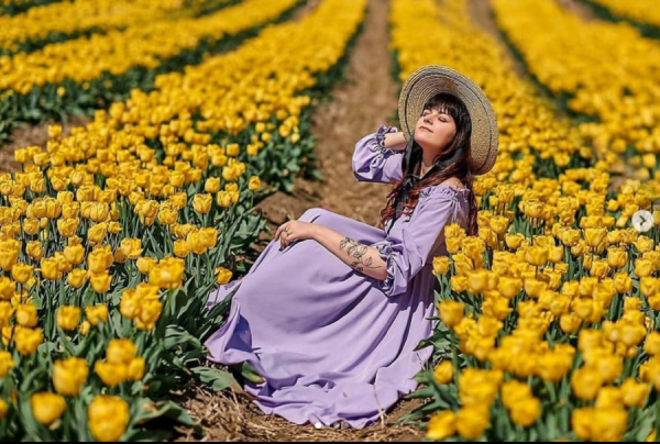 Хозяйка долины тюльпанов: Во время войны люди начали замечать красоту и цветы вокруг - Общество