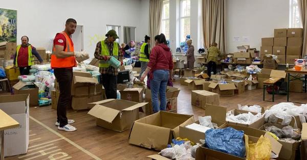 Волонтеры о раздаче гуманитарки: Люди приезжают на Лексусах и требуют всего и по максимуму - Общество
