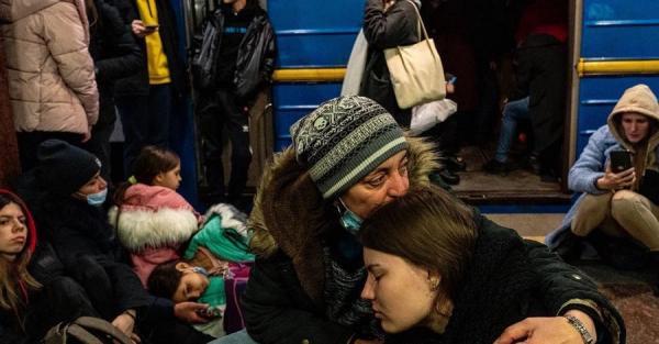 Беженцы смогут получать соцвыплаты прямо на вокзалах   - Общество