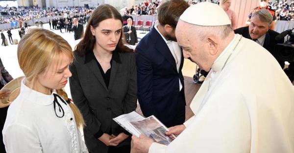 Папа Франциск встретился с женами защитников "Азовстали" - Общество