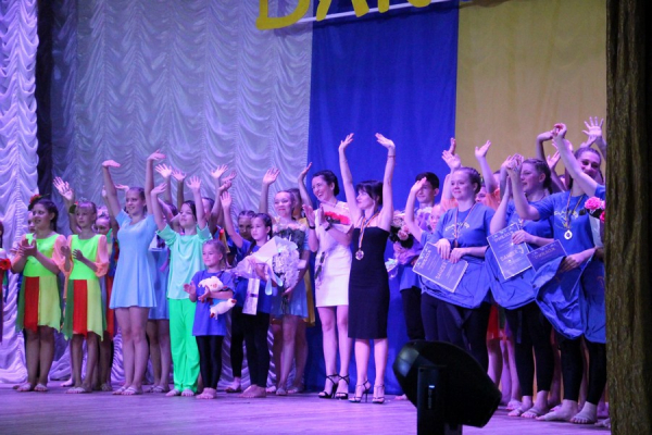 «Буча», «Укрытие», «Патриот» - в Никополе прошел юбилейный отчетный концерт студии современной хореографии Dancer