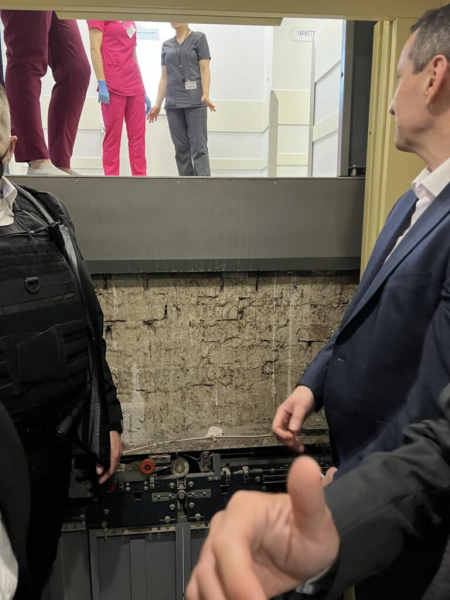 Немецкий министр застрял с Ляшко в лифте украинской больницы