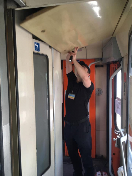 На Закарпатье в туалете поезда нашли «зайца»-уклониста, пытавшегося сбежать в Словакию