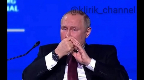 Грустил и грыз ногти: появилось видео со странным поведением Путина