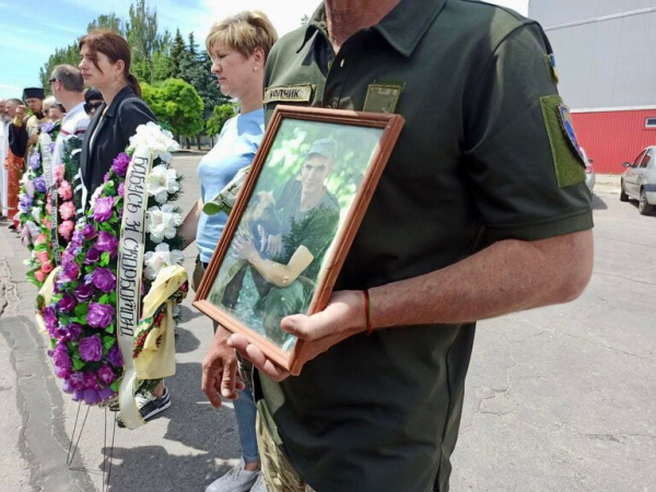 В Никополе 25 июня провели в последний путь погибшего Героя (фото)