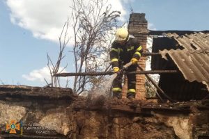 На ул. Попова в Павлограде гасили масштабный пожар