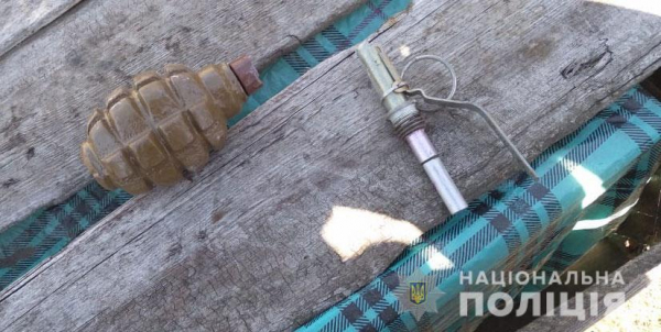 На Дніпропетровщині поліцейські вилучили у чоловіка вогнепальну зброю та боєприпаси. ФОТО | Криминал Днепра
