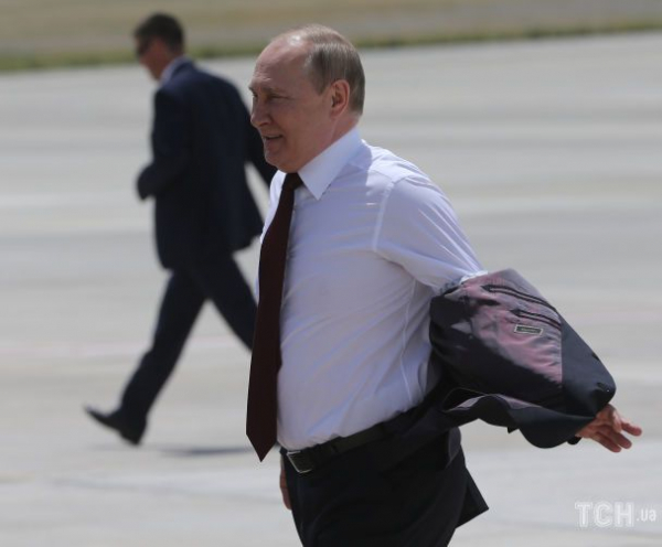 
На себе не экономит: Путин в Ашхабаде засветил пиджак элитного бренда - Новости Мелитополя
