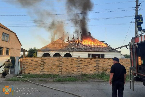 В Павлограде сгорела дотла крыша жилого дома по ул. Менделеева