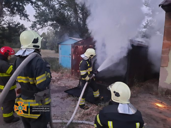 В Павлограде сгорел металлический гараж вместе с имуществом по ул. Днепровской