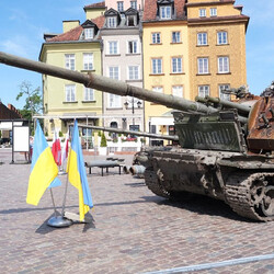 В Варшаве показали подбитые ВСУ российские танки - Общество