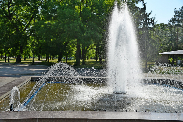В Никополе запустили еще один фонтан (фото)