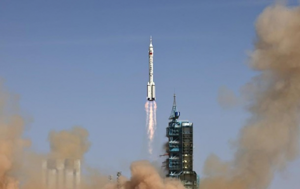 Китай запустил пилотируемый корабль Шэньчжоу-14 к космической станции
