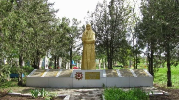 
В Запорожской области российские захватчики разбили памятник времен Второй мировой - Новости Мелитополя
