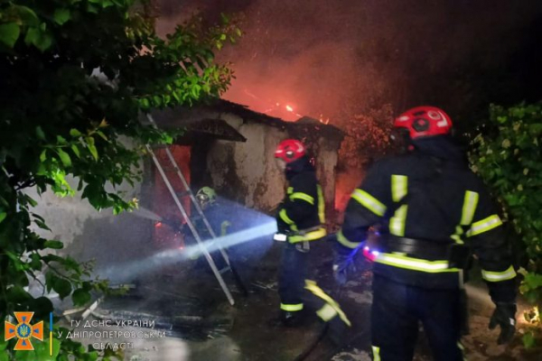 У приватному секторі Павлограду майже до попелу згорів дах на будинку по вулиці Лиманська