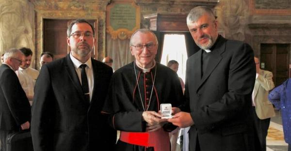 В Ватикане презентовали серебряную монету, посвященную Украине - Общество