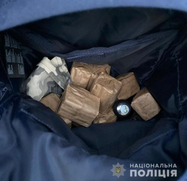 В Павлограді на блокпосту виявили рюкзак з патронами